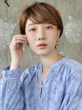 ロビー 表参道(ROBBY) 耳掛けマッシュショート／ハイライト白髪ぼかし／表参道／40代