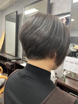 サーカス(CiRCUS) 前下がりショートボブ。