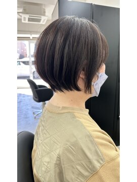 ビビッド(vivid) 丸みショート簡単スタイリングピタッと首元