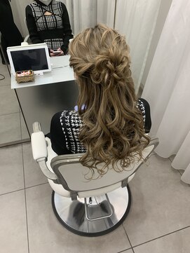 ピークヘア(PEAK HAIR) ヘアメ ☆ ハーフアップお団子ヘア