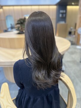 リファインド(REFINED) オリーブグレージュのゆる巻き