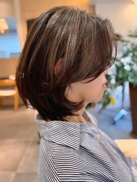 フリップビーアヴェダ(FLIP B AVEDA) 本八幡×レイヤーボブ×軽やかベージュ×小顔カット