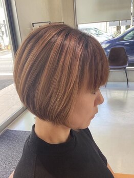 LUMINA Hair Salonの写真/経験豊富なオーナースタイリストが、一人ひとりに合わせて丁寧に施術します。理想のスタイルを叶えます。