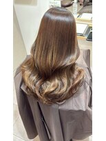 クク(coucou) ナチュラルハイライトで艶の出るグラデーションヘアに