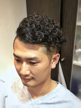 オムヘアーバイグルーマーズ(HOMME HAIR by GROOMER/S) #サイドパートモヒカン#スパイラルパーマ#hommehair2nd櫻井