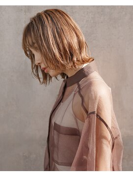 レジュアル(RESSUAL) 大人ガーリー　暖色系カラー　外ハネ　ロングボブ