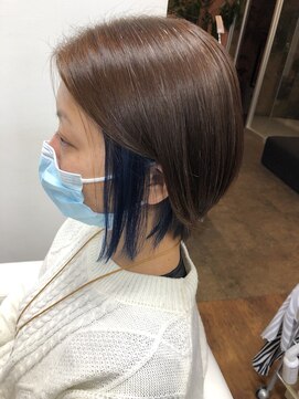 アムズヘアーファム ブルーおしゃれインナーカラー