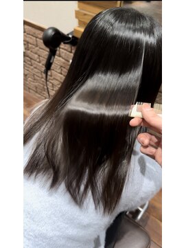 イイネ(iine) 美髪ストレート髪質改善トリートメントツヤ髪ロングヘア20代30代