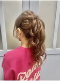 巻き髪ポニー　ロングヘアアレンジ