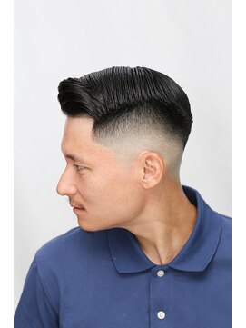 カーウォッシュバーバー(CARWASH BARBER) スキンフェードサイドパート
