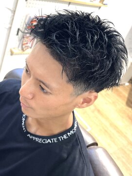 クオンヒール 淀屋橋店(QUON HEAL) スペインカール/スパイキーショート/フェザーパーマ/フェード×