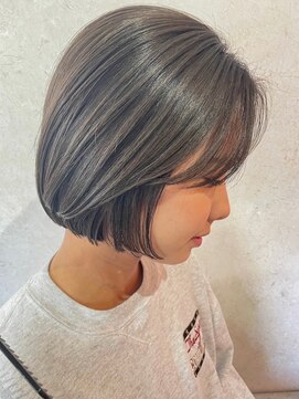 ビスクヘアデザイン(bisq hair design) ボブ ミルクティーベージュ 艶髪 髪質改善カラー ショート