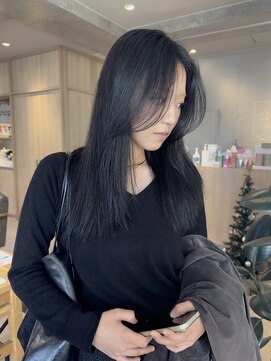 ゼストプラス(ZEST plus) 透明感ある暗髪カラーで柔らかい印象に