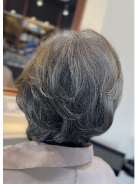 アルグラーテ (Arglarte) ふんわり上品にまとまる大人のパーマヘア