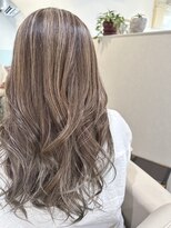 オルオル(olu ’ olu)&nbsp;オトナレイヤースタイル×ハイライト×ミルクティーベージュ