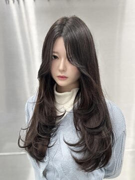 ロムーク 表参道(LOMKH) ミディアムレイヤーロングレイヤーカット顔周りブルーブラック