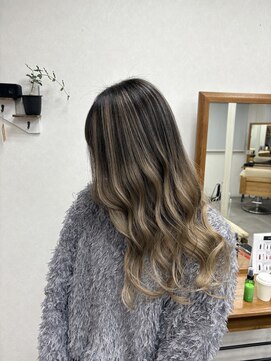 リングバイモアムー(Ring by Moremuu) 人気　バレイヤージュ　ブリーチ2回