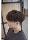 ツイストスパイラルパーマメンズ刈り上げツーブロックマッシュ
