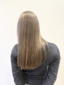 リヴナ(Livna) ミルクティーベージュに少しグレージュを加えて…♪