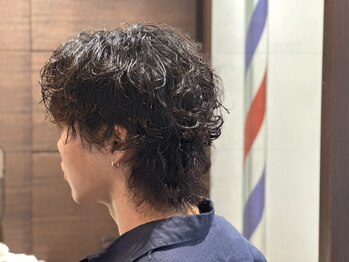 バーバーヒトイキ 高岡(BARBER hitoiki)の写真/パーマ初心者にもおすすめ、自然に馴染む大人のメンズパーマ