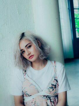 エマージュ 新宿(Emerge) ハイトーンエアリーボブ