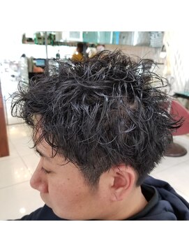 クオリス 赤塚店(QUALIS) 波巻き束感ショートツーブロックマッシュアップバングコンマヘア