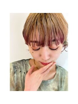 バズ(BUZZ) 前髪の毛先でカラー遊び★秋山