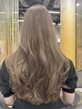 シティ(CITY) ロングレイヤーカット×シアーベージュカラー 【CHICA】