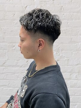 ジールヤマグチ 朝霧駅前店 【渋谷 洸貴スタイル】フェードパーマ【白髪ぼかし】 白髪染め