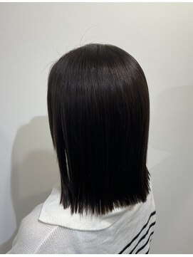 クク(coucou) ぱつんと黒髪ストレートボブ