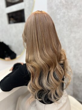 ラビス(Lovis) 黒髪カタログ/ボブルフ/ネビージュ/小顔に見せるヘア/ワンレン