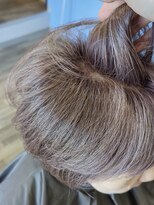 ルオム(LUOMU)&nbsp;《魅せるグレイヘア》ピンクベージュ×ショート［みどりの］