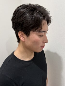 ヒュイル バイ ニアウ(Hwyl by Niau) メンズ韓国風センターパートパーマニュアンスパーマスパイラル