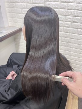 ファミーユ(famille) 〈famille〉美髪矯正+ダメージ補修トリートメント