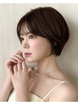 アフロート ルヴア(AFLOAT RUVUA) 《岩田莉奈》ハイライトで白髪ぼかし★くびれショートボブ　新宿