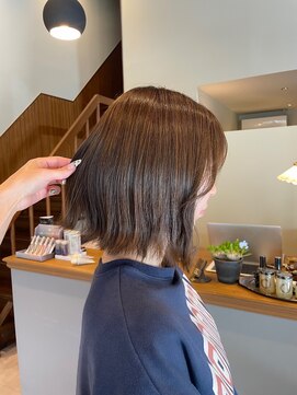 ぱつっとボブ&ベージュカラー