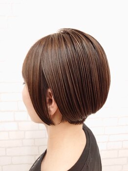 シルビジュー(Cills Bijou)の写真/1mmで大きく変わる自慢のカット技術 。《360度美しいショート/上品で動きのあるレイヤースタイル》が得意。