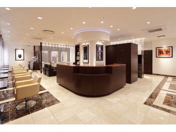 サンクドゥサエラの写真/店内は清潔感溢れる上質な空間で、ラグジュアリーな高級サロンの癒やしを体験☆