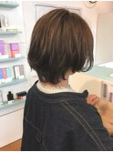 ゲストスタイル 内巻きスタイルのふんわりミディ