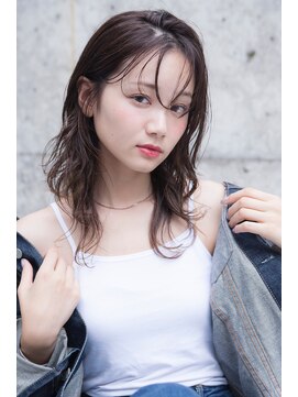 エイミー(Aimee) Aimee ツヤ髪アッシュブラウン×ナチュラルミディ