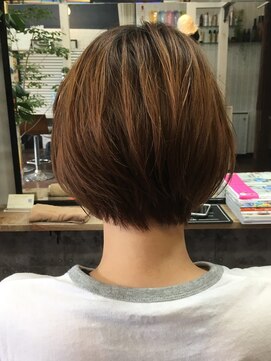 ファーストボックス(First Box) 後ろ姿だけで可愛さの想像がつくショート