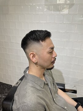 メリケンバーバーショップ フクオカ(MERICAN BARBERSHOP FUK) かき上げヘアショートレイアーくせ毛風パーマコンマヘア
