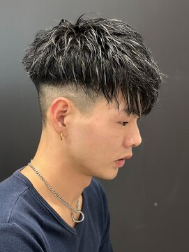 エルマーク(L-MARK) ホワイトハイライトツイストパーマアップバング短髪メッシュ