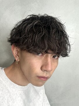 フィフス トウキョウ (fifth TOKYO) センターパートニュアンスパーマツーブロックメンズパーマ