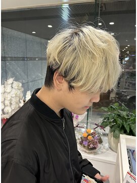 ハイストリートヘア(High street Hair) メンズマッシュヘア/抜きっぱなしプラチナブロンド