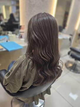 キャパ 秦野(CAPA) 白髪ぼかしハイライト ロング  30代 40代 50代