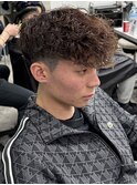 茶髪前下がりスペインカールフェード波巻きパーマ