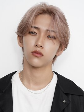 サンクマーケット 渋谷(cinq MARKET) センターパートとも相性の良いミルクティーカラー