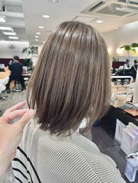 ミミトモリト オリーブグリーン透明感グレージュ