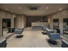 ROW　ボブレイヤーボブハイライト/メンズカットmen's cutメンズパーマ/ヘアセットの雰囲気（都市の洞穴をイメージしたリラックス出来る空間）